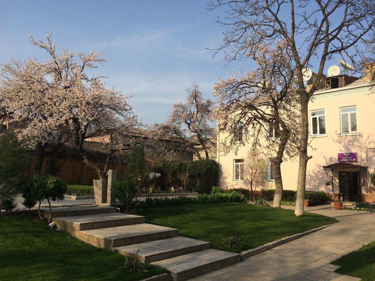 Armon Apart Hotel Khujand Exteriör bild