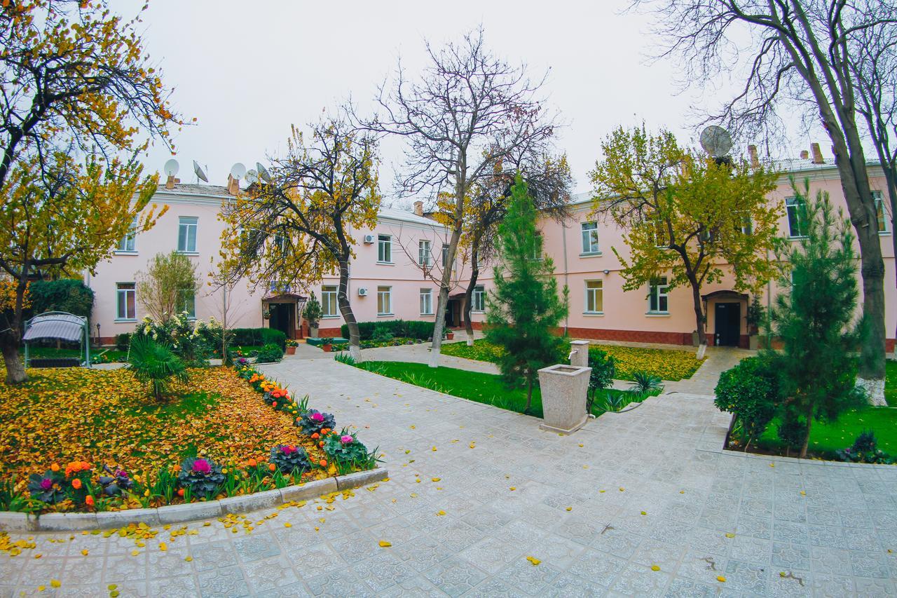 Armon Apart Hotel Khujand Exteriör bild