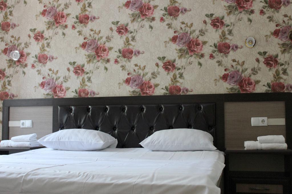 Armon Apart Hotel Khujand Exteriör bild